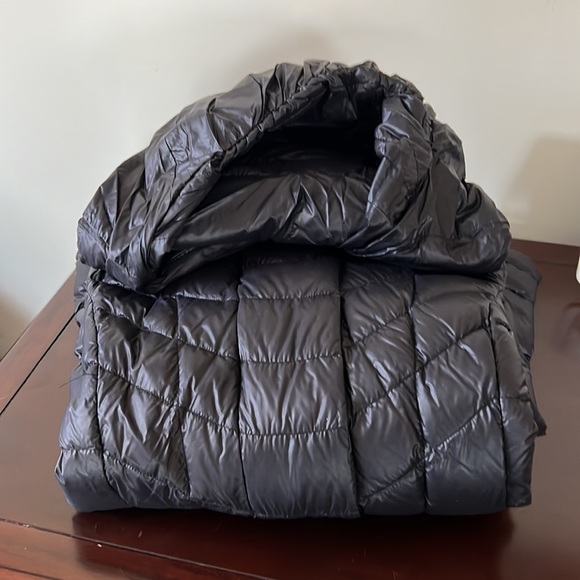 Calvin Klein - Picture 7 of 12